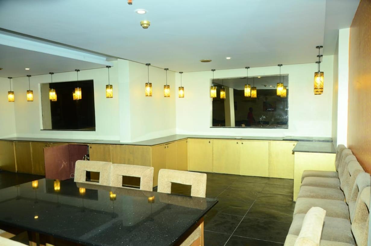 Blossoms Room The Plaza-Luxury Collection- Lakdikapul Hyderabad Bagian luar foto