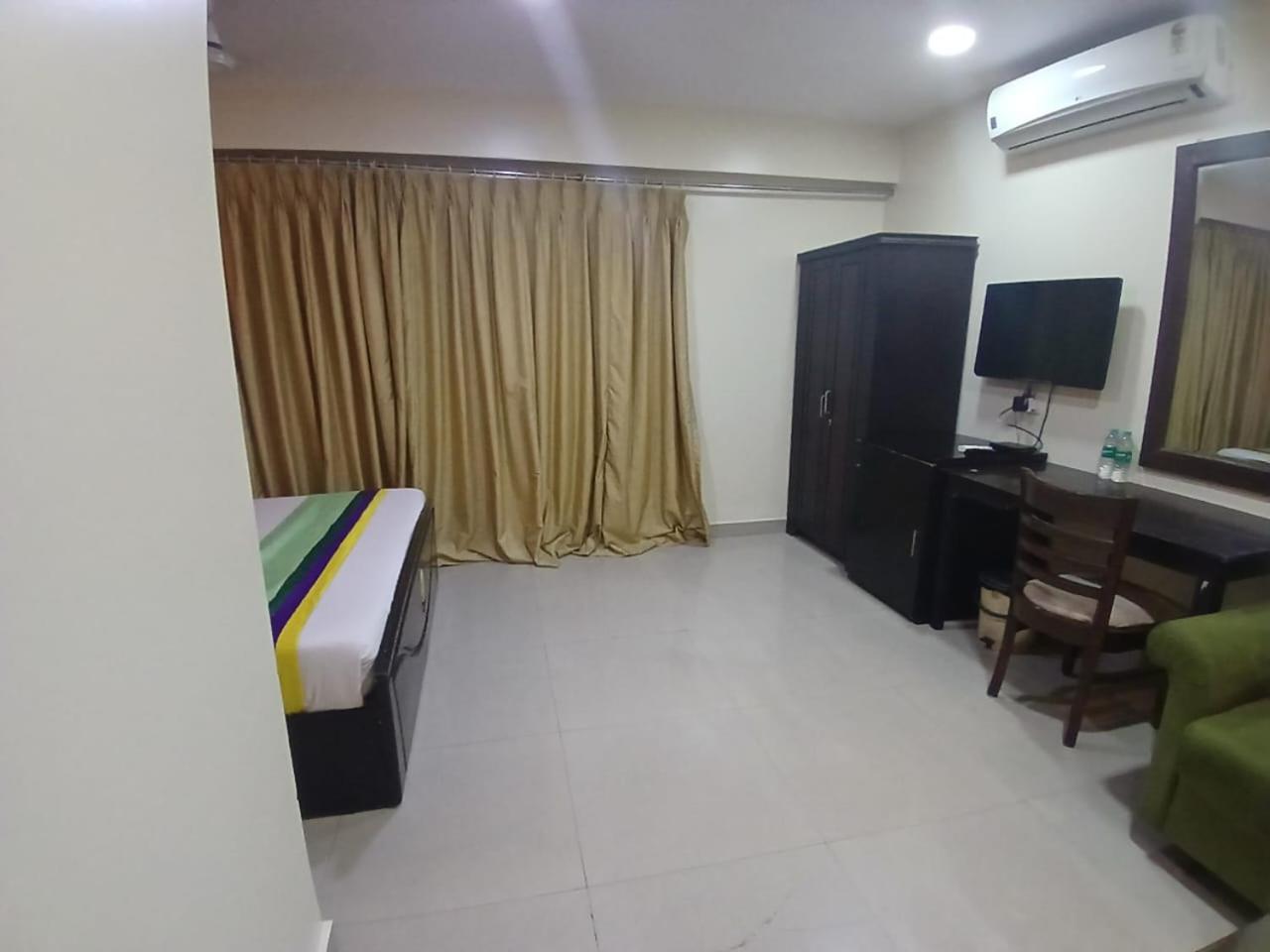 Blossoms Room The Plaza-Luxury Collection- Lakdikapul Hyderabad Bagian luar foto
