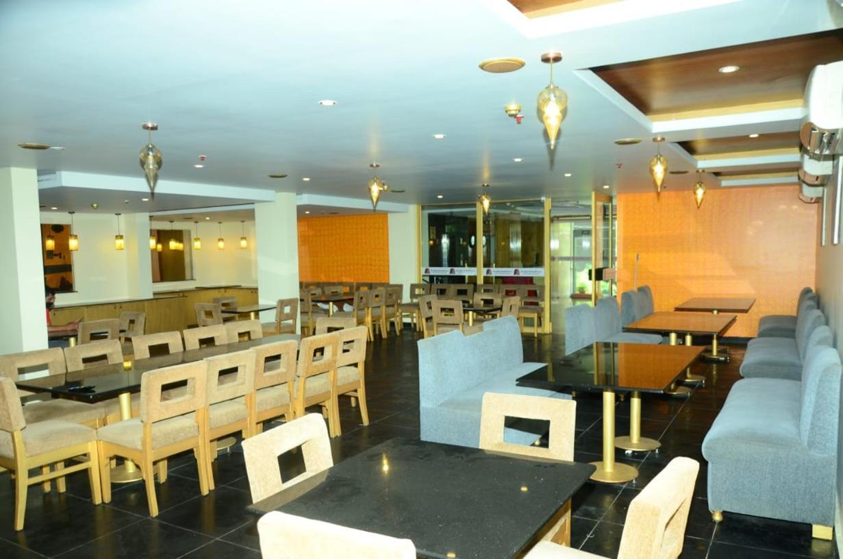 Blossoms Room The Plaza-Luxury Collection- Lakdikapul Hyderabad Bagian luar foto