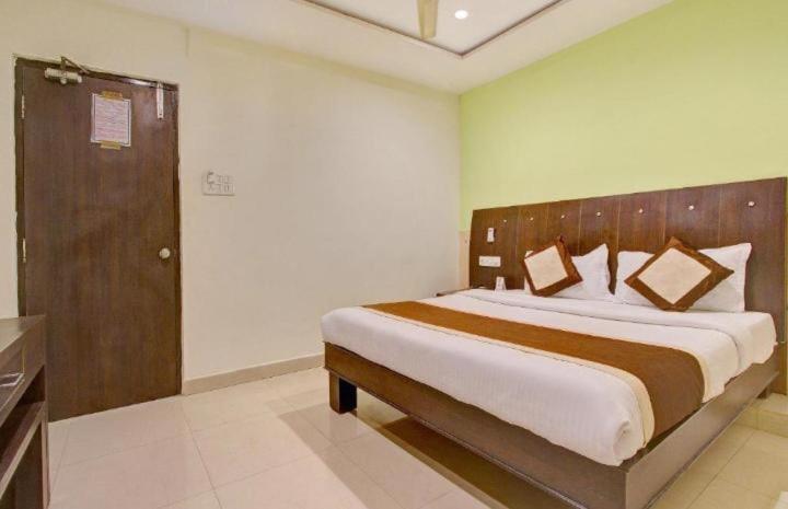 Blossoms Room The Plaza-Luxury Collection- Lakdikapul Hyderabad Bagian luar foto