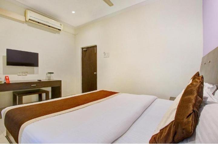 Blossoms Room The Plaza-Luxury Collection- Lakdikapul Hyderabad Bagian luar foto